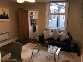 Ground Floor Contemporary 1 Bed Apartment